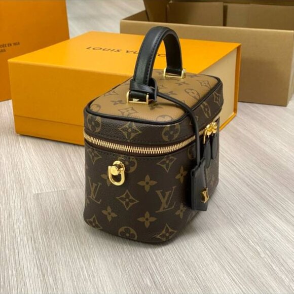 Louis Vuitton LV Monogram Vanity PM bag - Picture 2 of 16